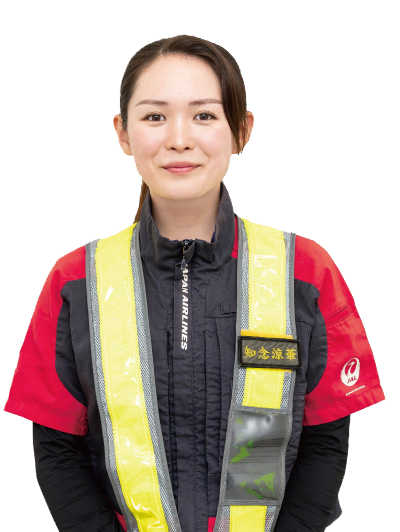 グランドハンドリングとして活躍する先輩の姿　知念さん