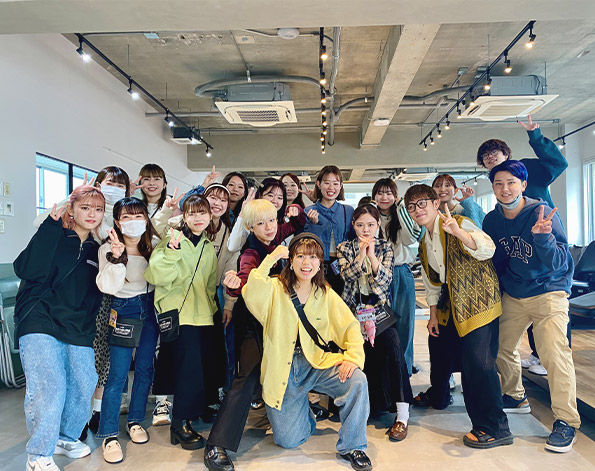 学校内の学生集合写真