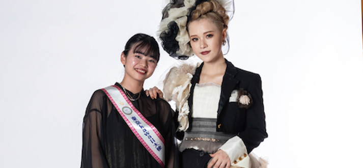 美容コンテストに参加したスタイリストとモデルの写真