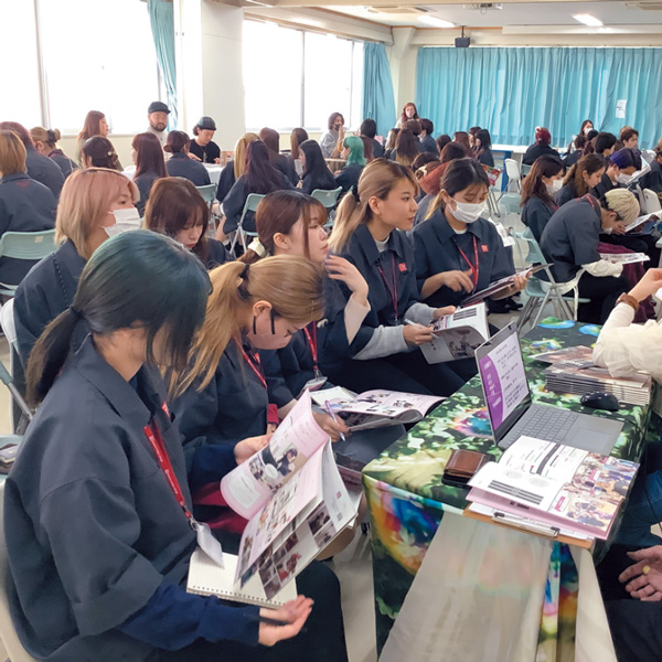 学内企業説明会の様子