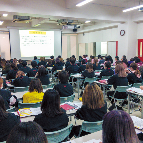 労働法セミナーを受講する学生たち